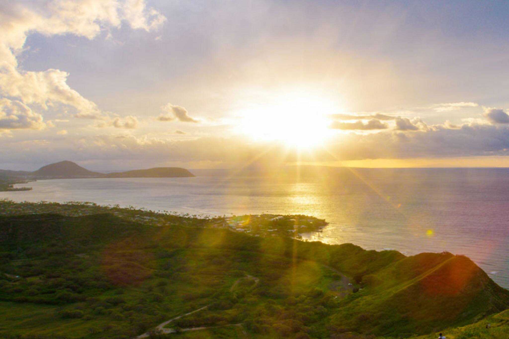 ഫെമിനിസ്റ്റുകളെ നിങ്ങൾക്കായി ഒരു ദ്വീപ്