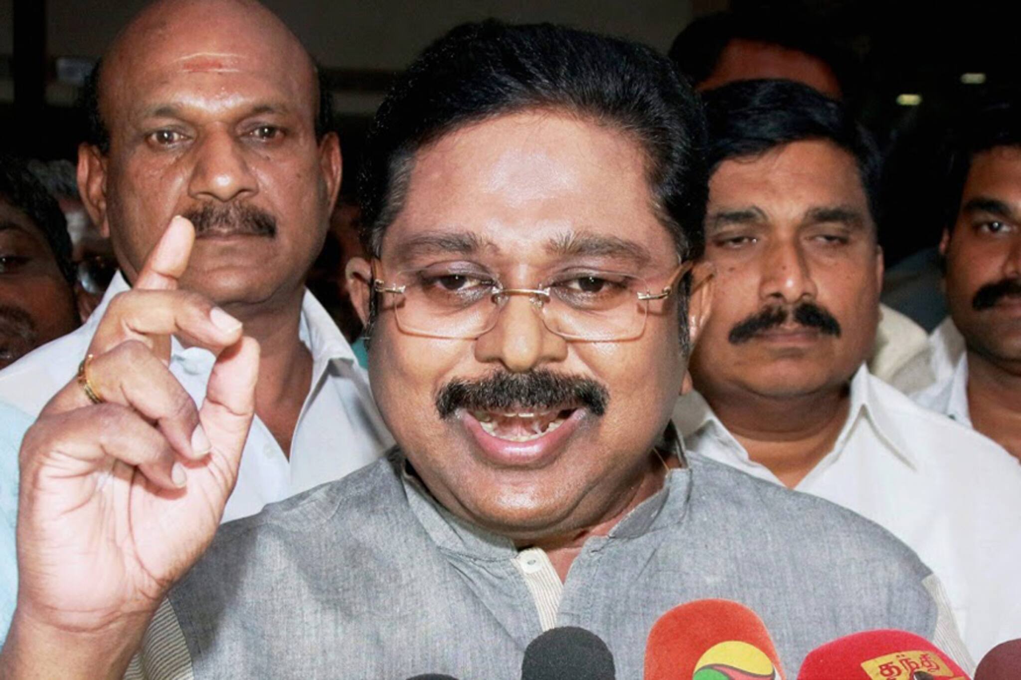 തമിഴ്‌നാട്ടില്‍ രാഷ്ട്രീയയുദ്ധം മുറുകുന്നു; പുതിയ പാര്‍ട്ടിയുമായി ദിനകരനും