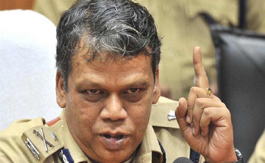 തിരുവനന്തപുരം: കോവിഡ് ഡ്യൂട്ടി ചെയ്ത പൊലീസുകാർക്ക് നൽകാനിരുന്ന കോവിഡ് വാരിയർ പതക്കം പണം നൽകി വാങ്ങണമെന്ന് ഡിജിപിയുടെ ഉത്തരവ്. ബഹുമതി പണം നൽകി വാങ്ങണമെന്ന ഉത്തരവിനെതിരെ പൊലീസ് സേനയിൽ വ്യാപക അമർഷം.