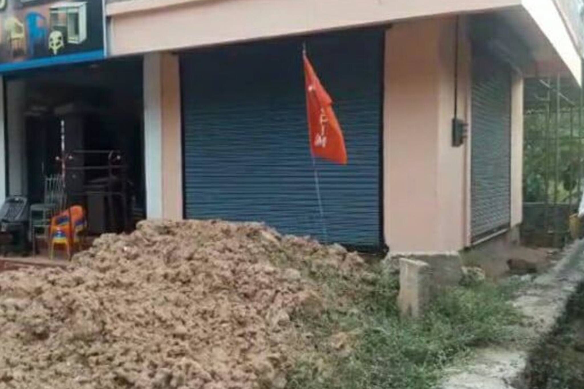 മുഖ്യമന്ത്രിയുടെ വാക്കിന് പുല്ലുവില; സിപിഎമ്മിന്‍റെ  കൊടികുത്തിസമരം