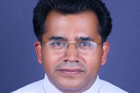 മലയാറ്റൂർ കുരിശുമുടിയിൽ പുരോഹിതന്റെ കൊലപാതകം; പ്രതി കപ്യാർ ജോണിയ്ക്ക് ജീവപര്യന്തം തടവും ഒരുലക്ഷം രൂപ പിഴയും മലയാറ്റൂർ കുരിശുമുടിയിൽ പുരോഹിതന്റെ കൊലപാതകം; പ്രതി കപ്യാർ ജോണിയ്ക്ക് ജീവപര്യന്തം തടവും ഒരുലക്ഷം രൂപ പിഴയും
