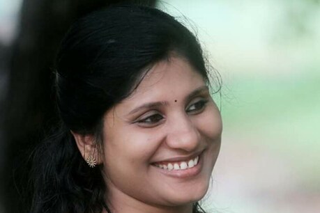 എത്തിയത് അധ്യാപികയായി; യോഗ്യതയുള്ളതുകൊണ്ടെന്നും ദീപാ നിശാന്ത് എത്തിയത് അധ്യാപികയായി; യോഗ്യതയുള്ളതുകൊണ്ടെന്നും ദീപാ നിശാന്ത്