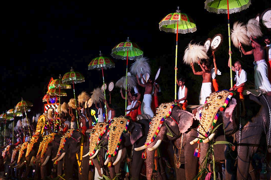 വരുന്നോ? പൂരോം വേലേം കാണാം