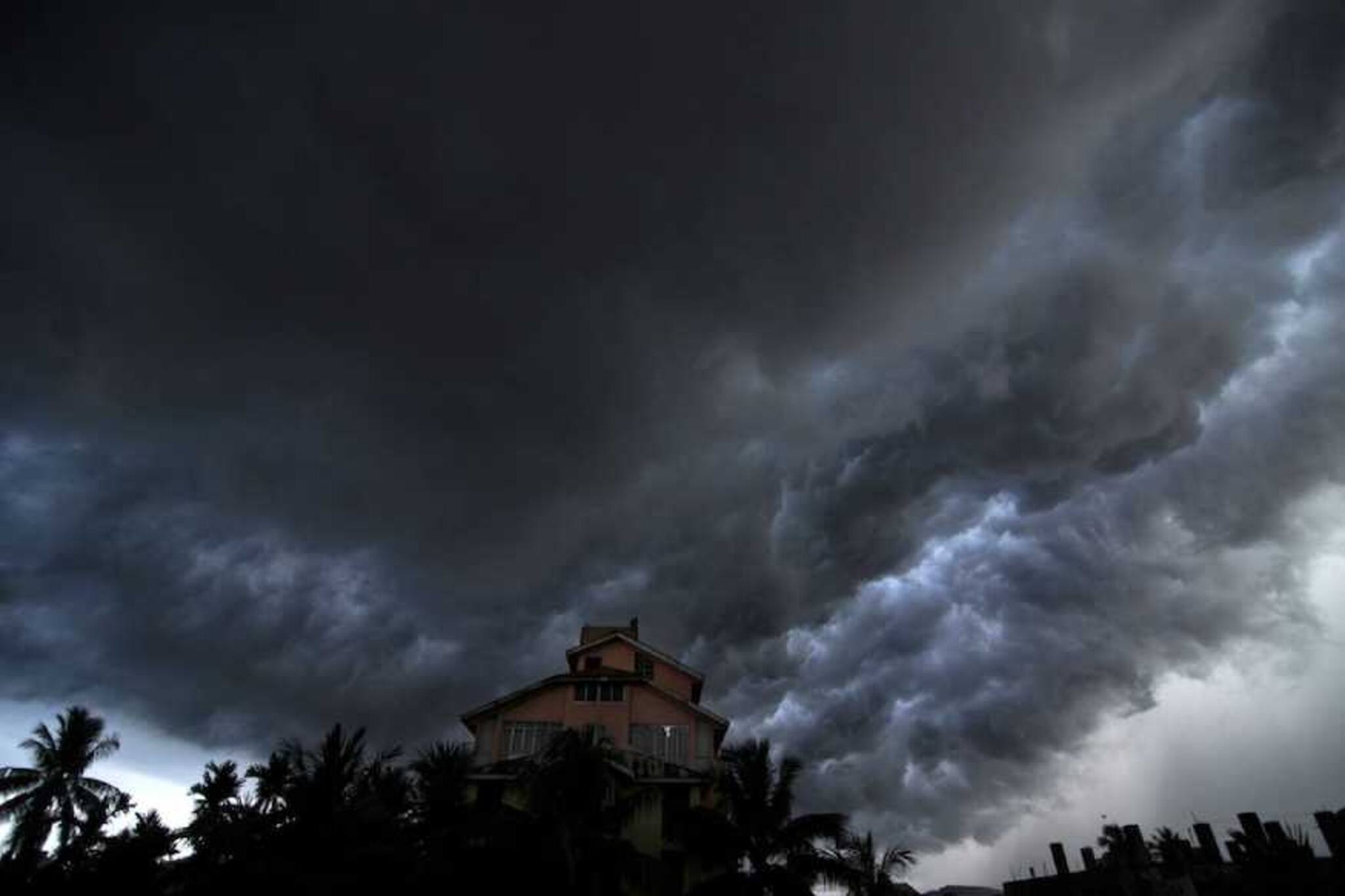 ALERT:കനത്ത മഴയ്ക്ക് സാധ്യത: കോതമംഗലത്ത് അതീവ ജാഗ്രതാ നിർദേശം; ക്യാമ്പുകളിലേക്ക് മാറണമെന്ന് കളക്ടർ