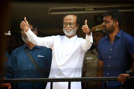 കോൺഗ്രസ് അധ്യക്ഷൻ രാഹുൽ ഗാന്ധിക്ക് രാഷ്ട്രീയത്തിൽ ഇനിയും പലതും തെളിയിക്കാൻ സാധിക്കുമെന്നും രജനികാന്ത് പറഞ്ഞു. കോൺഗ്രസ് അധ്യക്ഷൻ രാഹുൽ ഗാന്ധിക്ക് രാഷ്ട്രീയത്തിൽ ഇനിയും പലതും തെളിയിക്കാൻ സാധിക്കുമെന്നും രജനികാന്ത് പറഞ്ഞു.