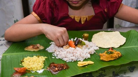 കൈപ്പുണ്യത്തില് വിശ്വാസമുണ്ടോ? 'എക്സ്പീരിയന്സ് എത്നിക് കുസിന്' രജിസ്റ്റര് ചെയ്താല് ടൂറിസ്റ്റുകള് വീട്ടിലെത്തും കൈപ്പുണ്യത്തില് വിശ്വാസമുണ്ടോ? 'എക്സ്പീരിയന്സ് എത്നിക് കുസിന്' രജിസ്റ്റര് ചെയ്താല് ടൂറിസ്റ്റുകള് വീട്ടിലെത്തും