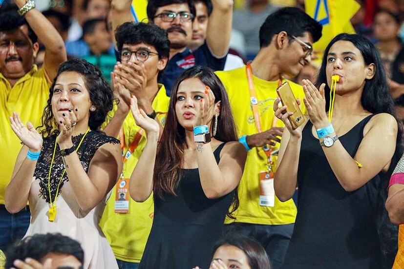  സിഎസ്കെയുടെ മത്സരം കാണുന്ന ധോനിയുടെ ഭാര്യ സാക്ഷി ധോനി