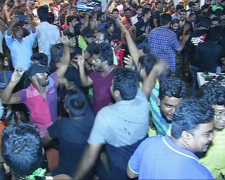  കാലായുടെ റിലീസ് ആഘോഷമാക്കുന്ന രജനികാന്ത് ആരാധകർ