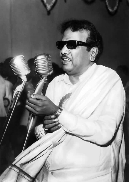  എം കരുണാനിധി പ്രസംഗവേദിയിൽ