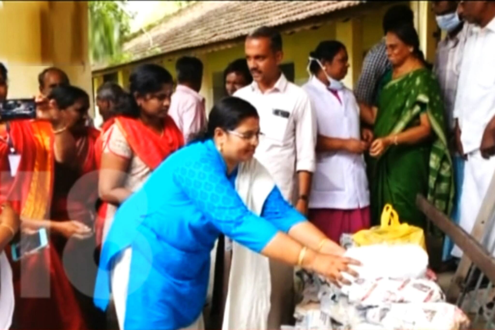 'ഒരു കുടുംബം, ഒരു പൊതിച്ചോർ'