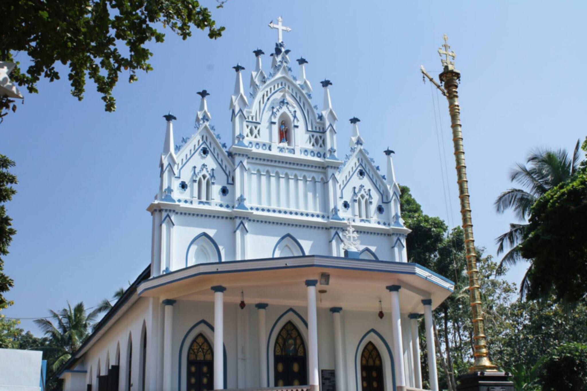 വെഞ്ചിരിപ്പിനിടെ സംഘർഷം; പള്ളിക്കുള്ളിൽ കൈയ്യാങ്കളി