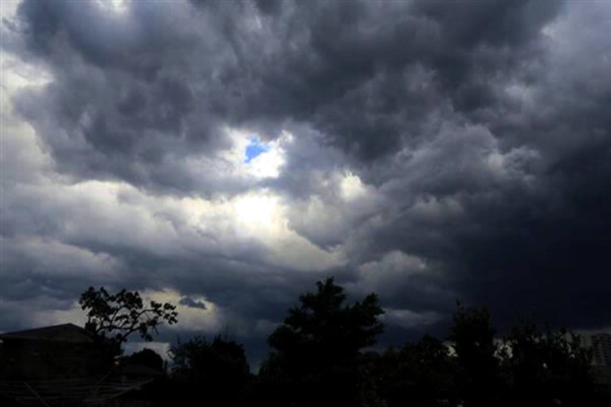 കോട്ടയം ജില്ലയിൽ ദുരിതാശ്വാസ ക്യാംപ് പ്രവർത്തിക്കുന്ന സ്കൂളുകൾക്ക് നാളെ അവധി