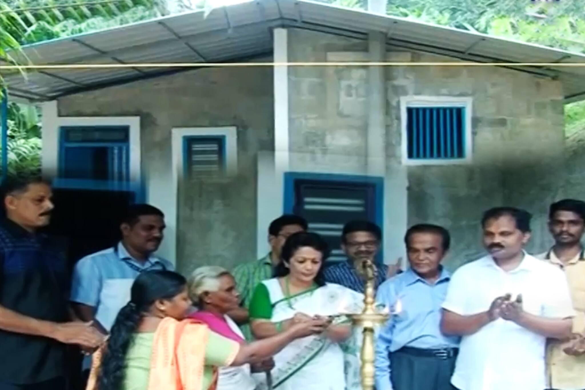 കാരുണ്യവുമായി വീണ്ടും സുനിൽ ടീച്ചർ, മണിക്ക് വീടായി