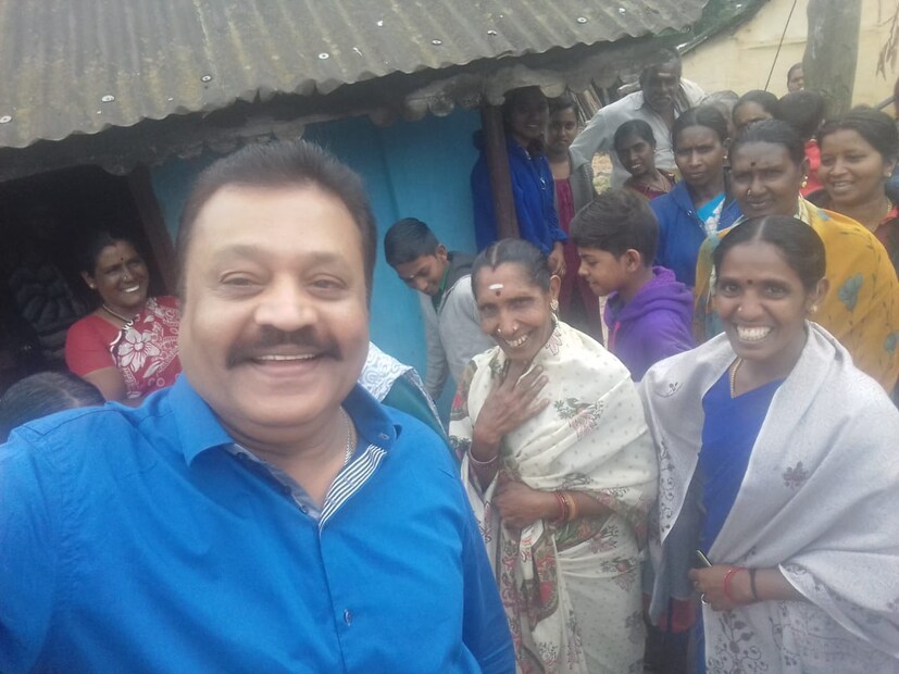  മഹാരാജാസ് കോളേജിൽ കൊല്ലപ്പെട്ട അഭിമന്യൂവിന്‍റെ വീട് സന്ദർശിക്കാൻ ഇടുക്കിയിലെ വട്ടവടയിലെത്തിയ സുരേഷ് ഗോപി എം.പി