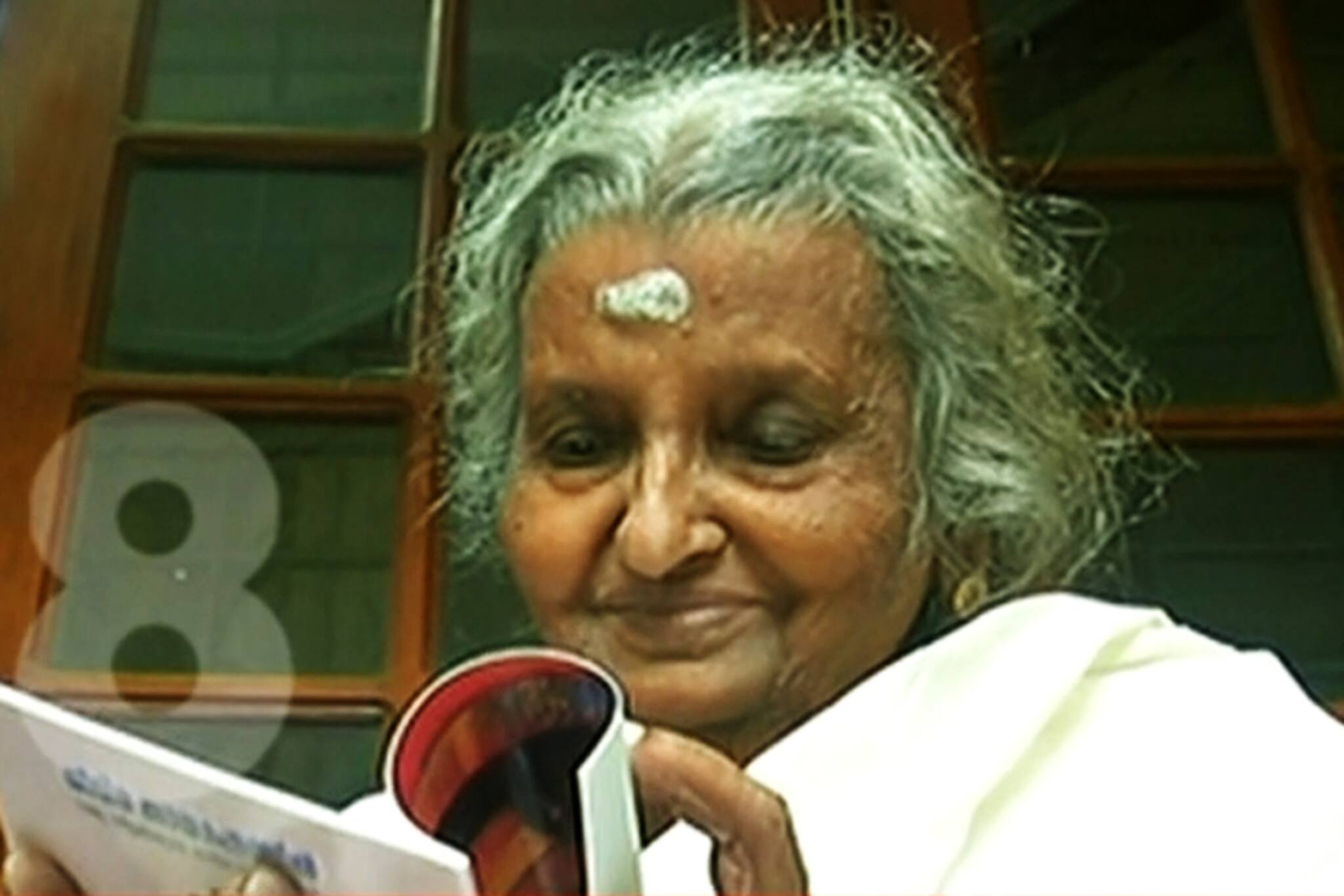 പുസ്തകമെഴുത്തിന് പ്രായം വെല്ലുവിളിയല്ല