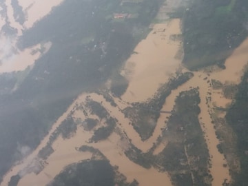 പ്രളയം വിഴുങ്ങിയ കേരളം- ആകാശ ചിത്രങ്ങൾ പ്രളയം വിഴുങ്ങിയ കേരളം- ആകാശ ചിത്രങ്ങൾ