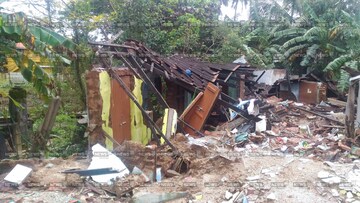 പേമാരിയിലും പ്രളയത്തിലും ഒറ്റപ്പെട്ടു പോയ നെല്ലിയാമ്പതി