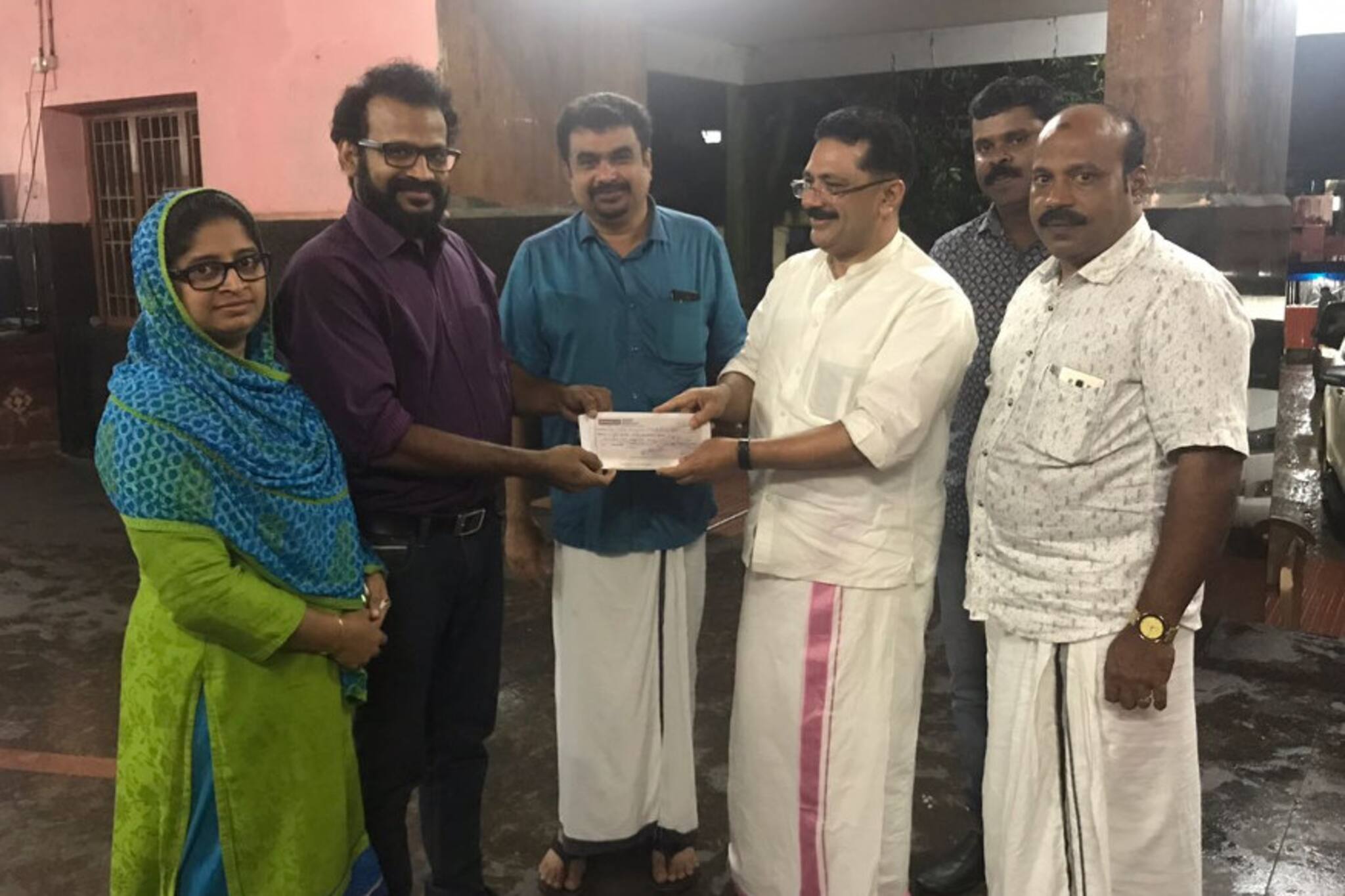 ദുരിതബാധിതർക്ക് കൈത്താങ്ങുമായി മെഡിക്കൽകോളേജിലെ പൂർവ വിദ്യാർഥികൾ