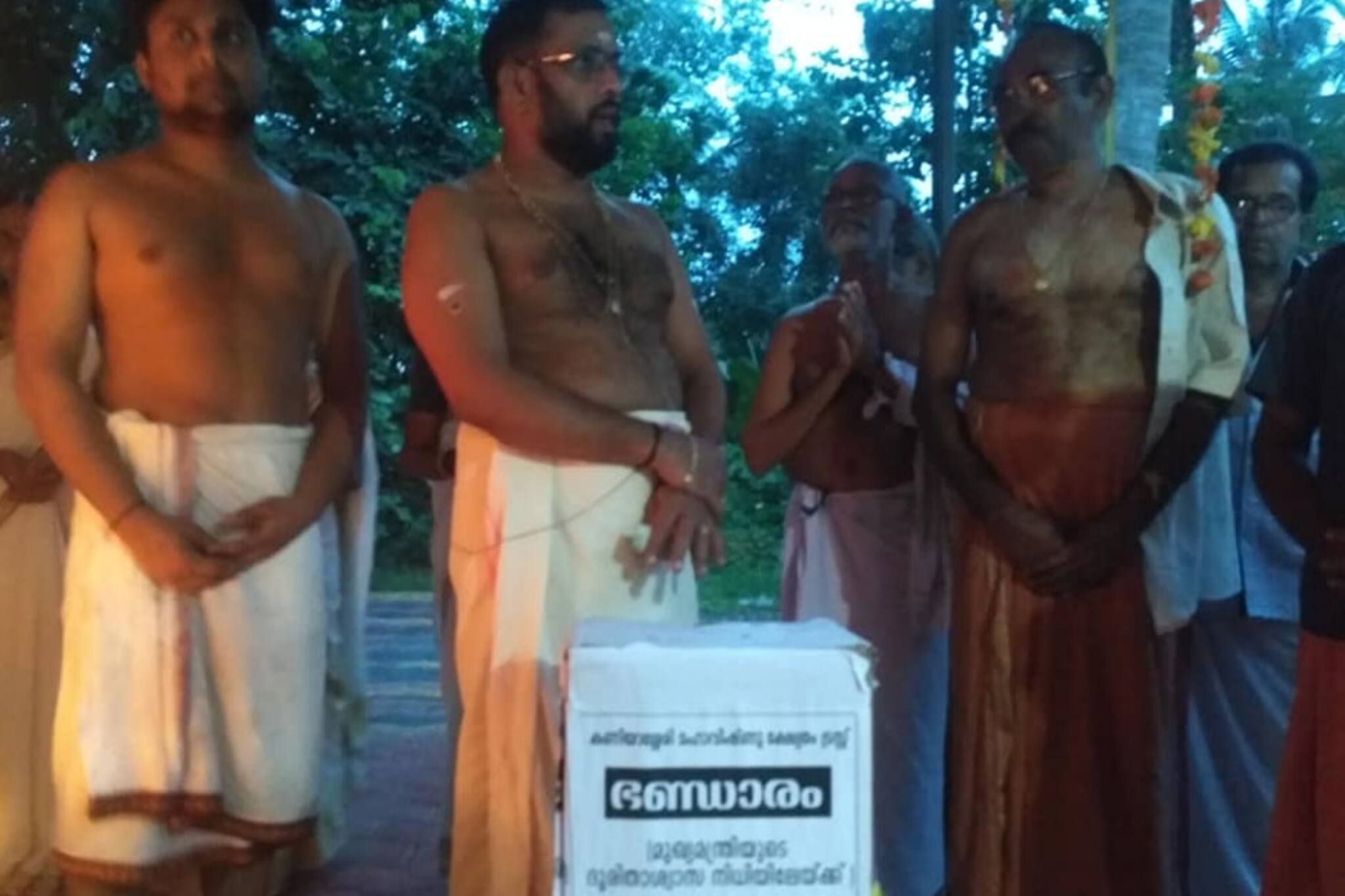 ക്ഷേത്ര ഭണ്ഡാരത്തിലെ മുഴുവൻ തുകയും ദുരിതാശ്വാസ ഫണ്ടിലേക്ക്