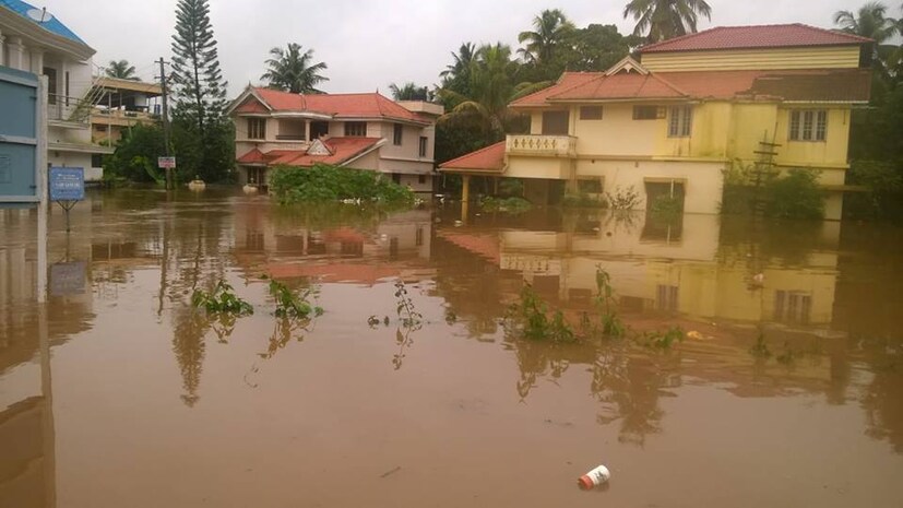  വെള്ളം കയറി മുങ്ങിയ വീടുകൾ