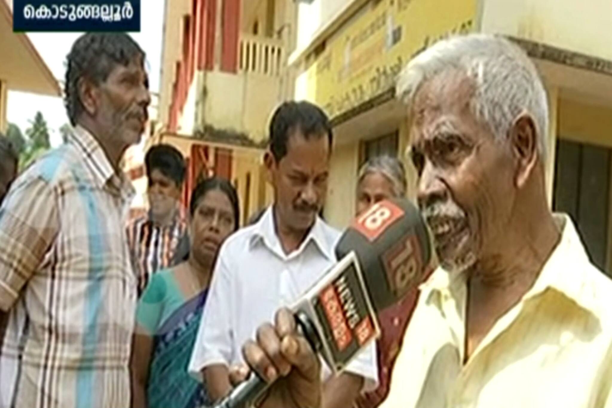 കടബാധ്യതയിൽ ഉരുകുമ്പോഴും ക്യാംപിൽ പാട്ടുപാടി വേദന മറക്കുന്ന മുത്തശ്ശൻ