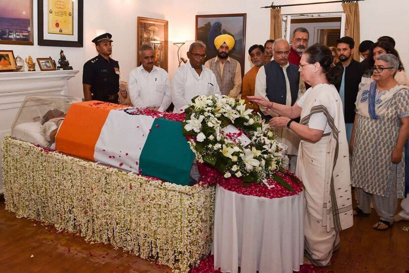  വാജ്പേയിക്ക് ആദരമർപ്പിച്ച് സോണിയ ഗാന്ധി(ചിത്രം- പിടിഐ)