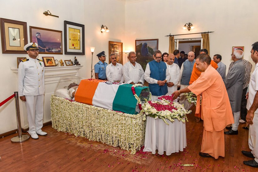  വാജ്പേയിക്ക് ആദരവുമായിി യുപി മുഖ്യമന്ത്രി യോഗി ആദിത്യ നാഥ്(ഫോട്ടോ-പിടിഐ)