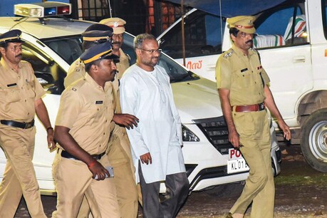 ഫ്രാങ്കോ മുളയ്ക്കലിനെതിരായ കേസ്; അന്വേഷണ ഉദ്യോഗസ്ഥനെ സ്ഥലംമാറ്റിയ നടപടി റദ്ദാക്കി ഫ്രാങ്കോ മുളയ്ക്കലിനെതിരായ കേസ്; അന്വേഷണ ഉദ്യോഗസ്ഥനെ സ്ഥലംമാറ്റിയ നടപടി റദ്ദാക്കി