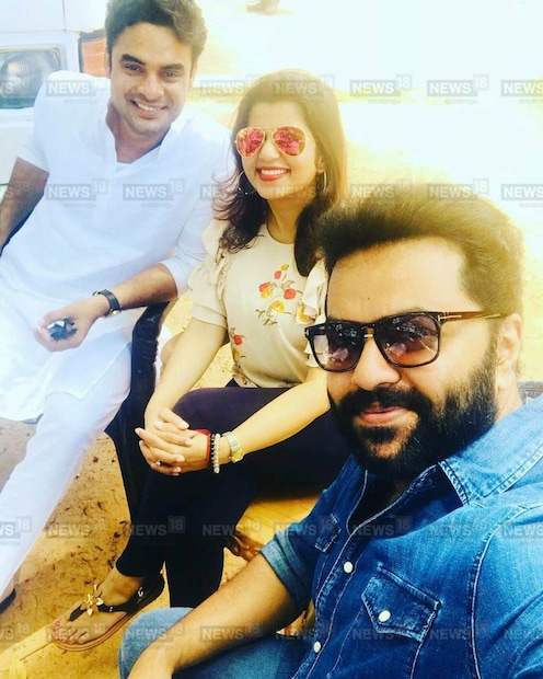  ലൂസിഫറിന്‍റെ ചിത്രീകരണത്തിനിടെ ടൊവിനോയ്ക്കും ഇന്ദ്രജിത്തിനുമൊപ്പം സംവിധായകൻ പൃഥ്വിരാജിന്‍റെ ഭാര്യ സുപ്രിയ