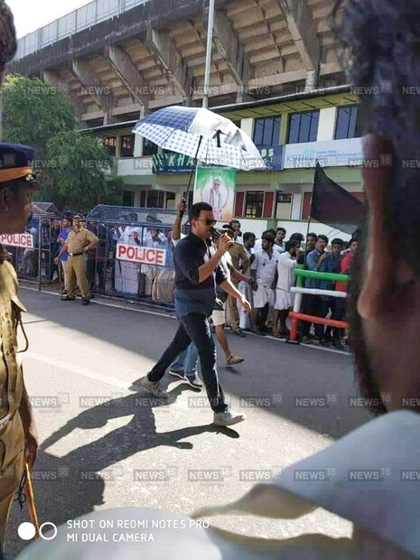  തിരുവനന്തപുരം ചന്ദ്രശേഖരൻ നായർ സ്റ്റേഡിയത്തിന് സമീപം ലൂസിഫർ ചിത്രീകരിച്ചപ്പോൾ... നിർദേശം നൽകി പൃഥ്വിരാജ്