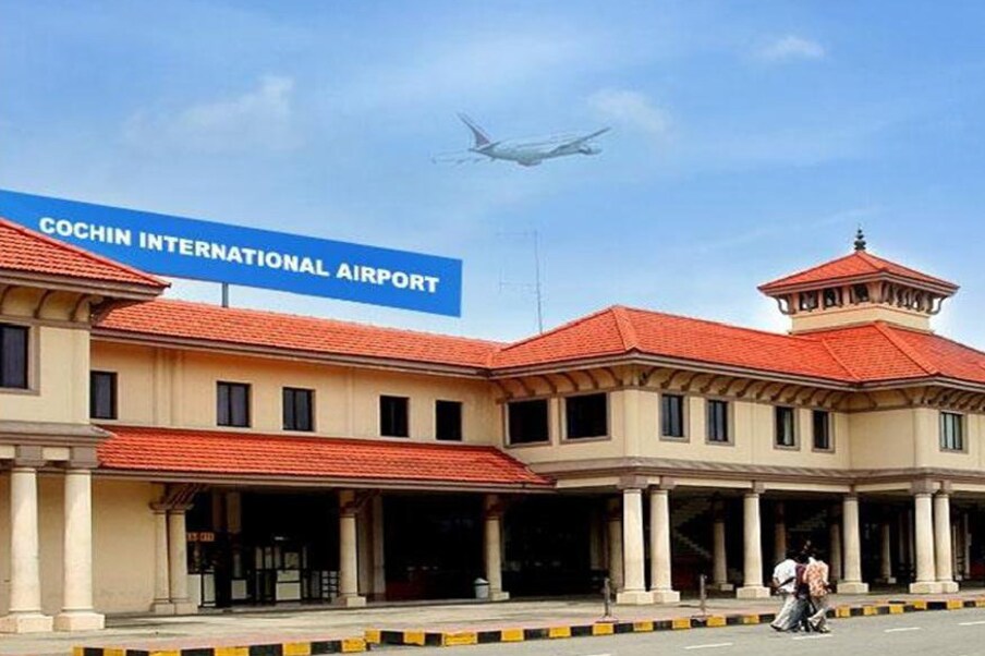  കഴിഞ്ഞ ദിവസം ബഹറിൻ, ഷാർജ എന്നിവിടങ്ങളിൽ നിന്ന് എത്തിയ മലപ്പുറം, കോഴിക്കോട് സ്വദേശികളായ രണ്ടുപേരാണ് സ്വർണമിശ്രിതമായി കടത്താൻ ശ്രമിച്ചത്.