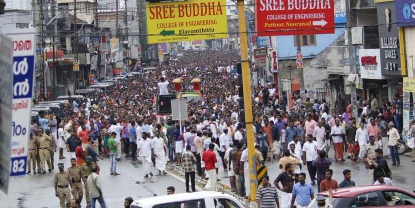  പന്തളം കൊട്ടാരം നിര്‍വ്വാഹകസമിതി പ്രസിഡന്‍റ് ശശികുമാര വര്‍മ്മ, തന്ത്രി കണ്ഠരര് മോഹനര്, തിരുവാഭരണ പേടക വാഹകസംഘം, അമ്പലപ്പുഴ പേട്ടതുള്ളല്‍ സംഘം, പി സി ജോര്‍ജ്ജ് എംഎല്‍എ, വെള്ളിത്തിരയില്‍ അയ്യപ്പന്‍റെ പിതാവായി വേഷമിട്ട ചലചിത്ര നടന്‍ ദേവന്‍, മുന്‍ മേല്‍ശാന്തിമാര്‍ തുടങ്ങി നിരവധിപ്പേർ വിശ്വാസികളെ അഭിസംബോധന ചെയ്തു സംസാരിച്ചു