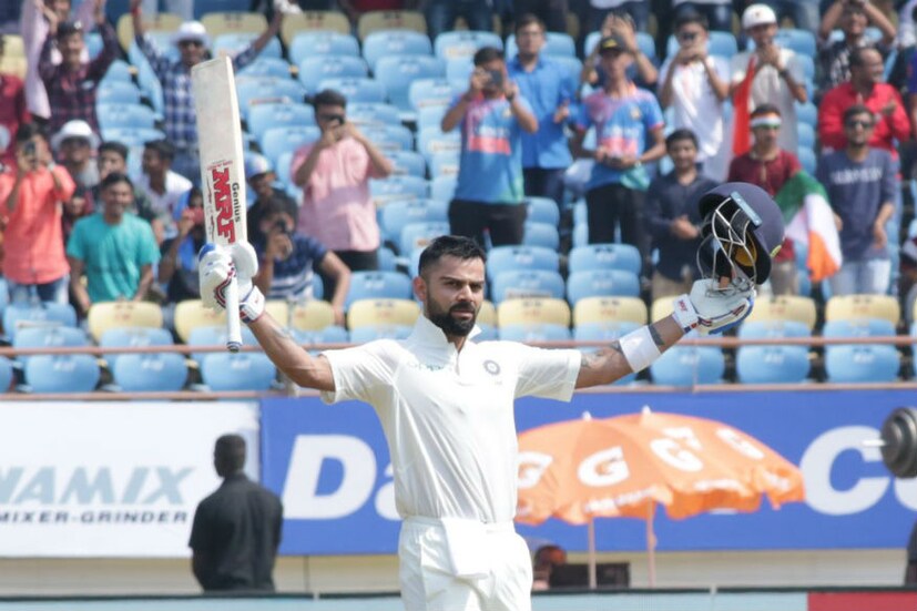  സെഞ്ച്വറി നേടിയ കോഹ്‌ലി കാണികളെ അഭിവാദ്യം ചെയ്യുന്നു