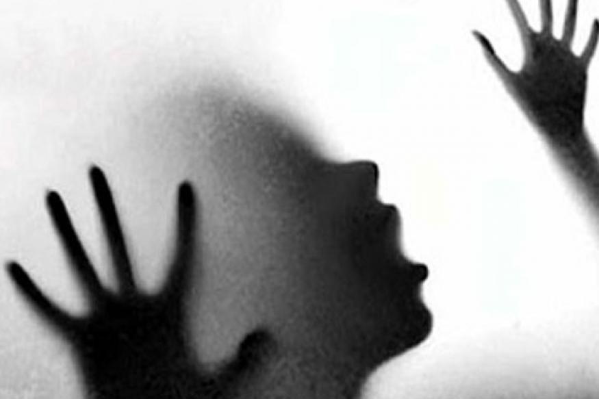  ഏപ്രിൽ ഒന്നിനാണ് കേസിന് ആസ്പദമായ സംഭവം നടന്നത്. സെയിൽസ് ഗേളായ യുവതി ഉച്ചയ്ക്കുശേഷം മൂന്നരയോടെയാണ് ബസിൽ കയറിയത്. അൽപ്പദൂരം എത്തിയപ്പോൾ ബസിനുള്ളിൽ യാത്രക്കാരിയായി യുവതി മാത്രമായി. ആളൊഴിഞ്ഞ ഭാഗത്ത് എത്തിയപ്പോൾ ബസ് റോഡിന്‍റെ വശത്ത് നിർത്തിയശേഷം പാകിസ്ഥാനിയായ ഡ്രൈവർ യുവതിയെ ആക്രമിക്കുകയായിരുന്നു. സുന്ദരിയാണെന്നും ലൈംഗികബന്ധത്തിന് താൽപര്യമുണ്ടെന്നും പറഞ്ഞു ഡ്രൈവർ തന്നെ കടന്നുപിടിക്കുകയായിരുന്നുവെന്നാണ് യുവതി പൊലീസിന് നൽകിയ മൊഴി.