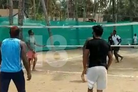 കോവളത്ത് വിന്‍ഡീസ് ടീം ബീച്ച് വോളിബോള്‍ കളിക്കുന്നു