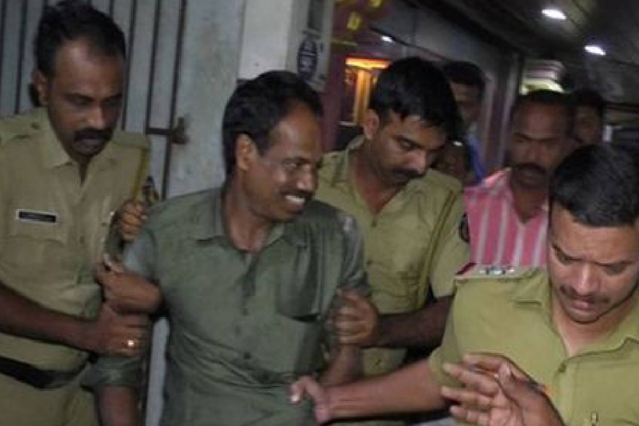 ജനമുന്നേറ്റ യാത്രാ വേദിയിലേക്ക് മദ്യക്കുപ്പി എറിഞ്ഞയാള്‍ പിടിയില്‍
