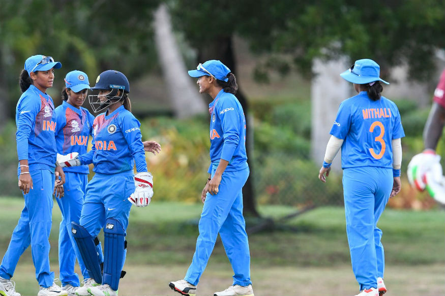 വീണു; പക്ഷേ തലയുയര്‍ത്തി തന്നെ; കൈയ്യടിക്കാം ഈ പെണ്‍പടയ്ക്ക്