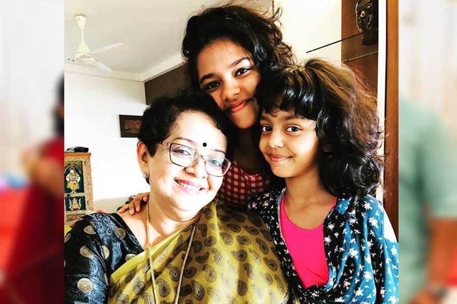  അച്ഛമ്മ മല്ലിക സുകുമാരനൊപ്പം പ്രാർത്ഥനയും നക്ഷത്രയും