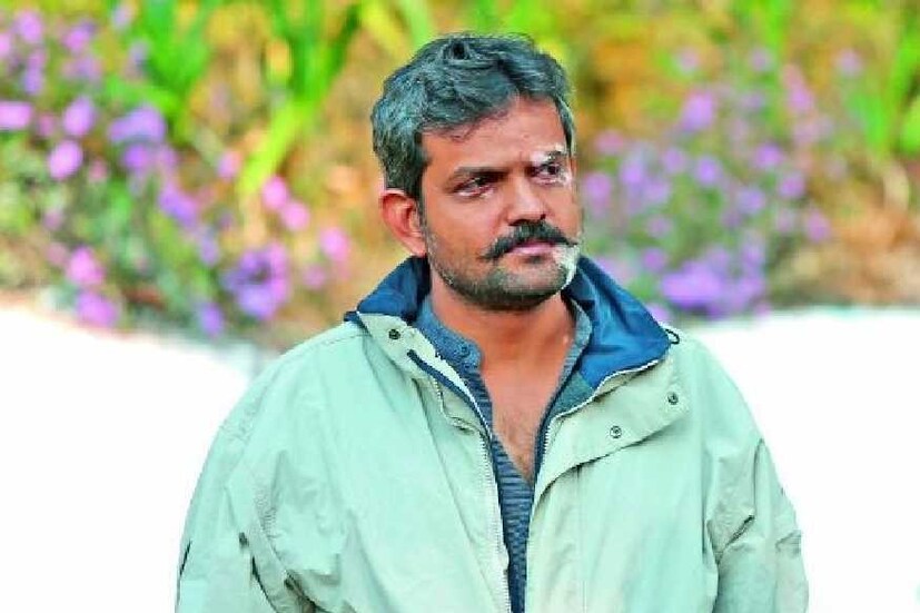  രാജീവ് രവിയുടെ സംവിധാനത്തില്‍ നിവിന്‍ അഭിനയിക്കുന്ന ആദ്യ സിനിമയാണ് ‘തുറമുഖം'. കമ്മട്ടിപ്പാടം എന്ന സൂപ്പർ ഹിറ്റ് ചിത്രത്തിനു ശേഷം രാജീവ് രവി സംവിധാനം ചെയ്യുന്ന ചിത്രത്തിന്റെ ചിത്രീകരണം പുരോഗമിക്കുകയാണ്. തെക്കേപ്പാട്ട് ഫിലിംസ് നിര്‍മിക്കുന്ന ചിത്രം കൊച്ചി തുറമുഖം പശ്ചാത്തലമാക്കിയാണ് ഒരുങ്ങുന്നത്. രാജീവ് രവിയുടെ മുൻചിത്രമായ കമ്മട്ടിപ്പാടവും കൊച്ചി പശ്ചാത്തലത്തിലുള്ളതായിരുന്നു.