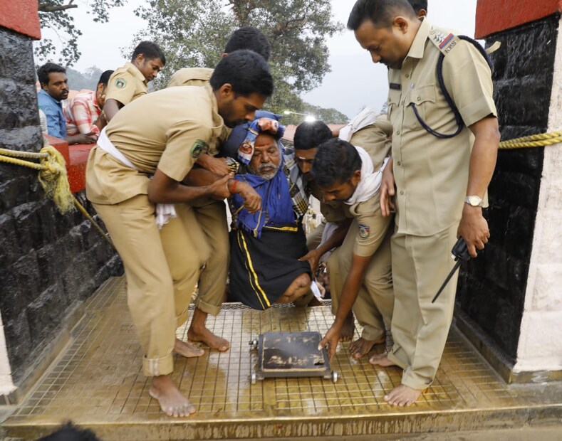  അയ്യനെ കാണാൻ പൊലീസ് സഹായമായപ്പോൾ