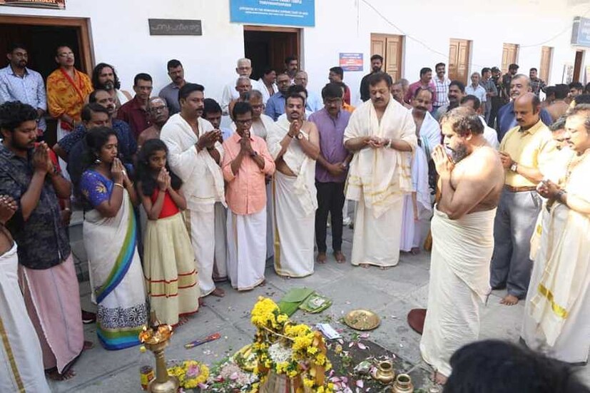  തിരുവനന്തപുരം ശ്രീ പദ്മനാഭ സ്വാമി ക്ഷേത്രത്തിലായിരുന്നു ചടങ്ങ്