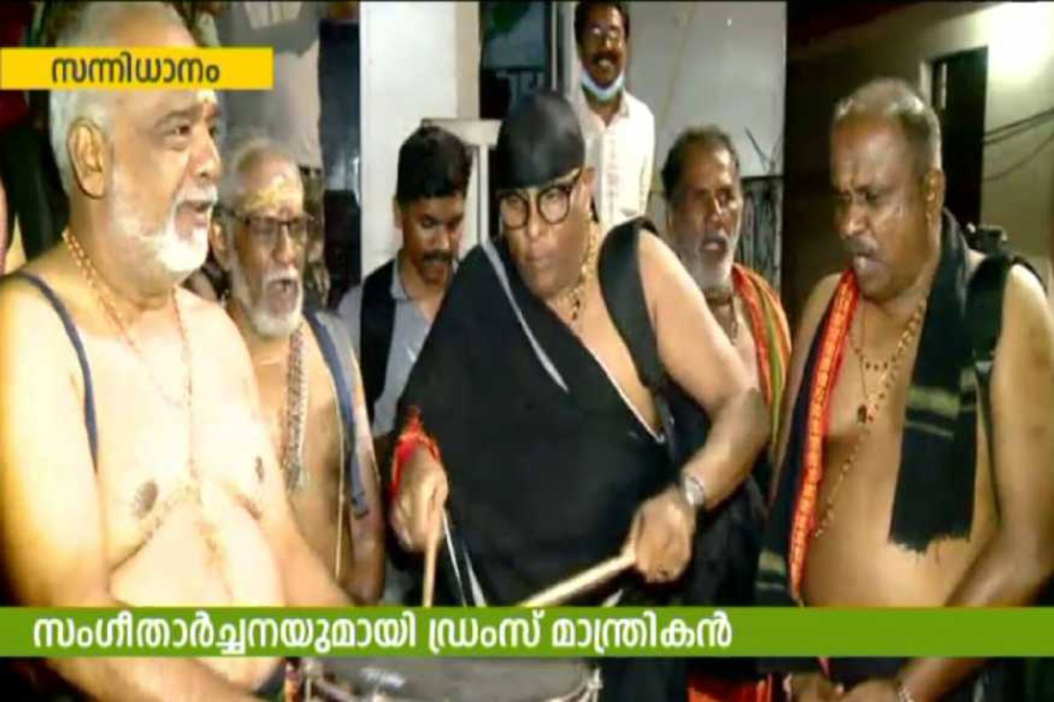 സന്നിധാനത്ത് സംഗീതാർച്ചനയുമായി ശിവമണി