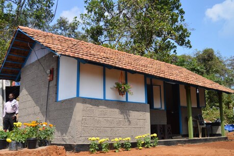 ഒന്നരലക്ഷം രൂപയും പത്ത് ദിവസവുമുണ്ടോ ? പാവപ്പെട്ടവന് ഒരു വീട് നല്കാം ഒന്നരലക്ഷം രൂപയും പത്ത് ദിവസവുമുണ്ടോ ? പാവപ്പെട്ടവന് ഒരു വീട് നല്കാം