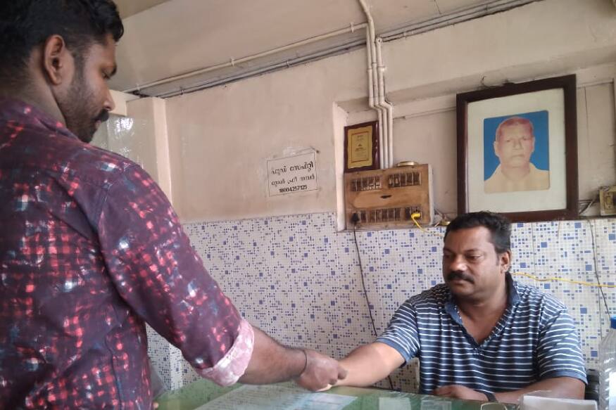 പീർ മുഹമ്മദ് സാഹിബ് എന്ന നാട്ടുകാരുടെ കൊച്ചണ്ണനാണ് തിരുവനന്തപുരം കരമനയിൽ ഈ ഭക്ഷണശാല ആരംഭിക്കുന്നത്. പീർ മുഹമ്മദ് സാഹിബ് എന്ന നാട്ടുകാരുടെ കൊച്ചണ്ണനാണ് തിരുവനന്തപുരം കരമനയിൽ ഈ ഭക്ഷണശാല ആരംഭിക്കുന്നത്.