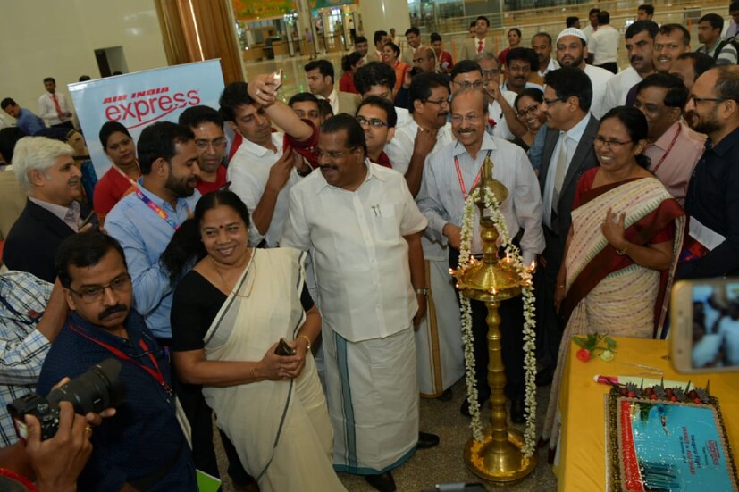  ഉദ്ഘാടന ചടങ്ങുകളിൽ നിന്ന്