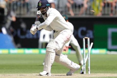 'അവനു പകരം യുവിയെ കൊണ്ടുവരൂ'; രാഹുലിനെ ടീമിലെടുത്തതിനെതിരെ ആരാധകര് 'അവനു പകരം യുവിയെ കൊണ്ടുവരൂ'; രാഹുലിനെ ടീമിലെടുത്തതിനെതിരെ ആരാധകര്