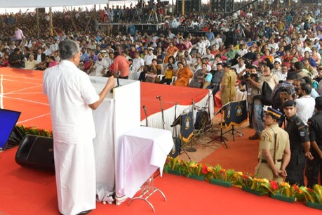 കണ്ണൂര് വിമാനത്താവളം വൈകാന് കാരണം യുഡിഎഫെന്ന് മുഖ്യമന്ത്രി കണ്ണൂര് വിമാനത്താവളം വൈകാന് കാരണം യുഡിഎഫെന്ന് മുഖ്യമന്ത്രി