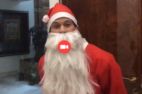 കുരുന്നുകള്ക്ക് മുന്നില് 'ദൈവം' സാന്റയായി അവതരിച്ചു കുരുന്നുകള്ക്ക് മുന്നില് 'ദൈവം' സാന്റയായി അവതരിച്ചു