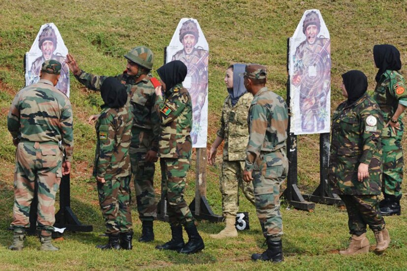  ഫയറിംഗ് പ്രാക്ടീസിൽ ഏർപ്പെട്ടിരിക്കുന്നവർ