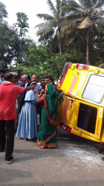  12കുട്ടികൾക്ക് പരിക്ക്